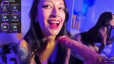 Snapshot of violet_jonesss chatting on June 19, 3:49 pm Violet Jones online show from June 19, 3:49 pm