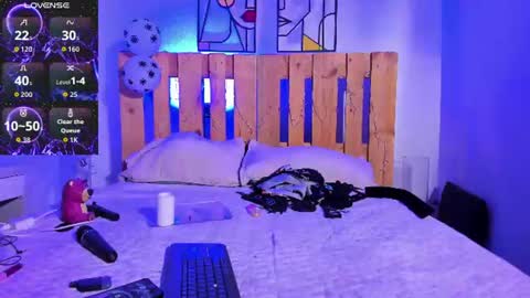 Snapshot of violet_jonesss chatting on June 30, 5:36 pm Violet Jones online show from June 30, 5:36 pm
