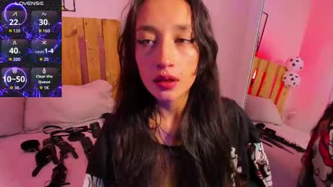 Snapshot of violet_jonesss chatting on July 2, 5:19 pm Violet Jones online show from July 2, 5:19 pm