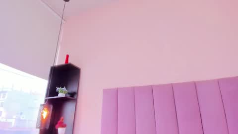 Snapshot of violet_myerrs chatting on November 12, 2:39 pm violet online show from November 12, 2:39 pm