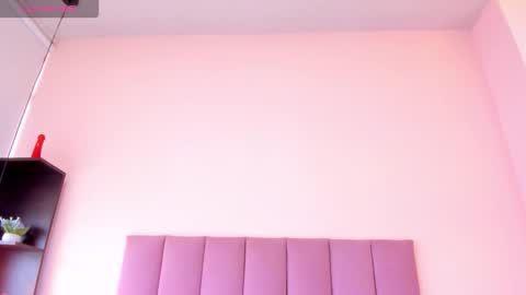 Snapshot of violet_myerrs chatting on November 20, 1:33 pm violet online show from November 20, 1:33 pm