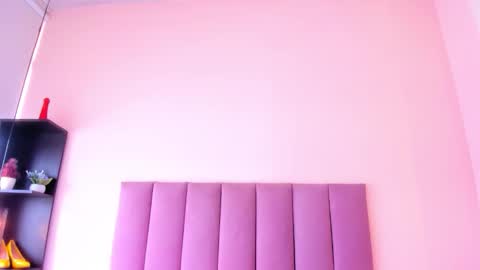 Snapshot of violet_myerrs chatting on December 2, 3:29 pm violet online show from December 2, 3:29 pm