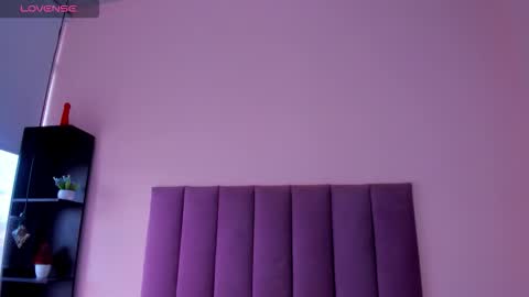 violet online show from January 12, 1:05 pm