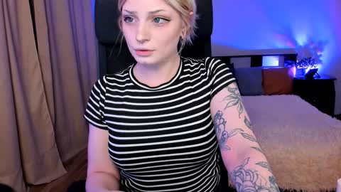 violet_oblivion online show from December 1, 10:21 pm