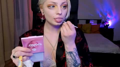 violet_oblivion online show from December 19, 2:01 am