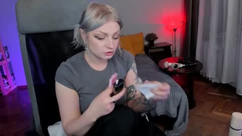 violet_oblivion online show from December 20, 6:13 pm