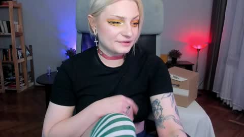 violet_oblivion online show from January 7, 9:35 pm