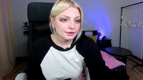 violet_oblivion online show from January 10, 7:46 am