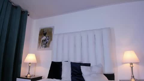 Snapshot of violet_queen2 chatting on October 9, 7:12 pm Mary online show from October 9, 7:12 pm