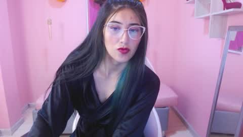 Snapshot of violet_raine_ chatting on October 26, 12:22 pm Violet online show from October 26, 12:22 pm