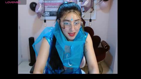 Snapshot of violet_raine_ chatting on October 31, 11:11 am Violet online show from October 31, 11:11 am