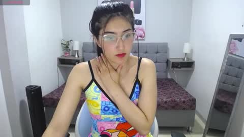 Snapshot of violet_raine_ chatting on November 12, 2:06 pm Violet online show from November 12, 2:06 pm