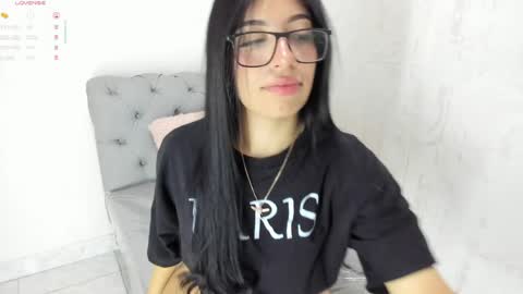 Snapshot of violet_rose_8 chatting on June 8, 5:46 pm Violet online show from June 8, 5:46 pm
