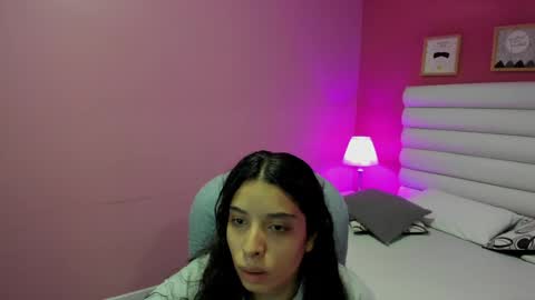 Snapshot of violet_sinclair chatting on April 1, 11:22 am violet_sinclair online show from April 1, 11:22 am
