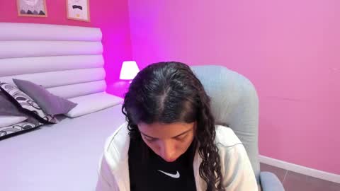 Snapshot of violet_sinclair chatting on April 15, 11:17 am violet_sinclair online show from April 15, 11:17 am