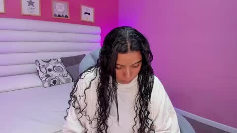 Snapshot of violet_sinclair chatting on April 23, 11:31 am violet_sinclair online show from April 23, 11:31 am