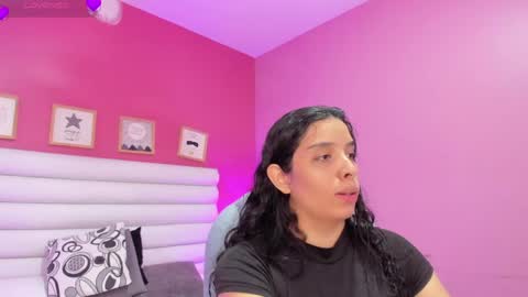 Snapshot of violet_sinclair chatting on May 11, 11:27 am violet_sinclair online show from May 11, 11:27 am