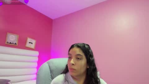 Snapshot of violet_sinclair chatting on May 19, 11:38 am violet_sinclair online show from May 19, 11:38 am