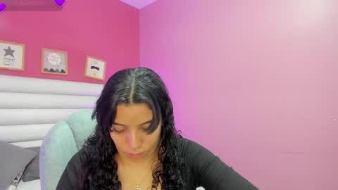 Snapshot of violet_sinclair chatting on June 3, 11:35 am violet_sinclair online show from June 3, 11:35 am