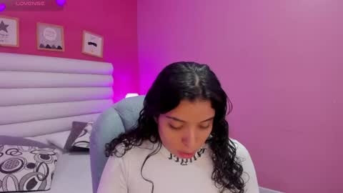 Snapshot of violet_sinclair chatting on June 5, 11:38 am violet_sinclair online show from June 5, 11:38 am