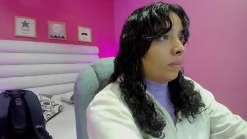 Snapshot of violet_sinclair chatting on June 9, 11:44 am violet_sinclair online show from June 9, 11:44 am