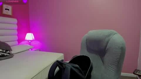 violet_sinclair online show from July 9, 11:14 am