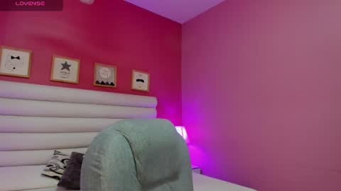violet_sinclair online show from July 23, 12:03 pm