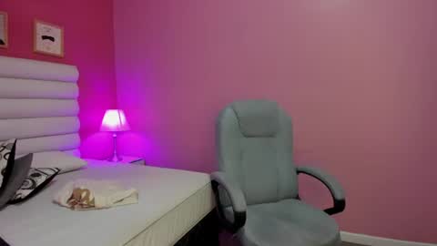 violet_sinclair online show from July 24, 12:14 pm