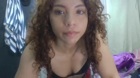 Snapshot of violet_smmithh chatting on April 16, 12:22 am Violet online show from April 16, 12:22 am