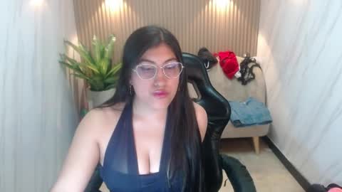Snapshot of violet_tf chatting on May 22, 8:25 pm Violet online show from May 22, 8:25 pm