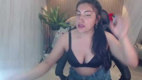Snapshot of violet_tf chatting on June 1, 8:54 pm Violet online show from June 1, 8:54 pm