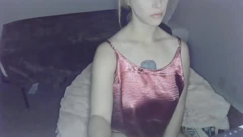 violet_winter97 online show from December 13, 2:54 am