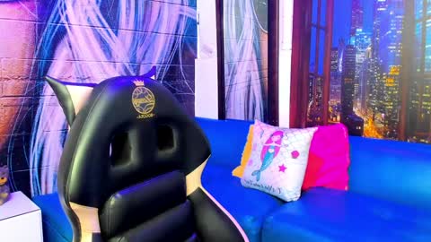     online show from December 6, 9:13 pm