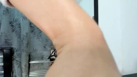 Snapshot of violeta_gracee chatting on May 8, 11:32 pm violeta_gracee online show from May 8, 11:32 pm