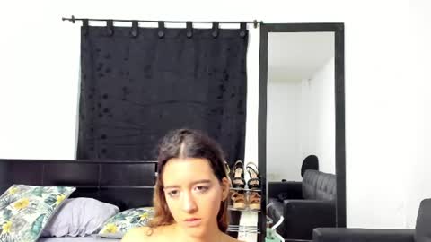 Snapshot of violeta_gracee chatting on June 11, 11:25 pm violeta_gracee online show from June 11, 11:25 pm