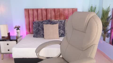 Snapshot of violeta_leon chatting on March 3, 3:12 am Violeta leon online show from March 3, 3:12 am