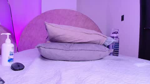 Snapshot of violeta_london chatting on December 19, 12:01 pm violeta london online show from December 19, 12:01 pm