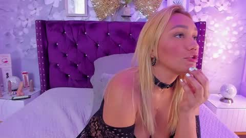 violeta_medina online show from March 11, 7:04 am