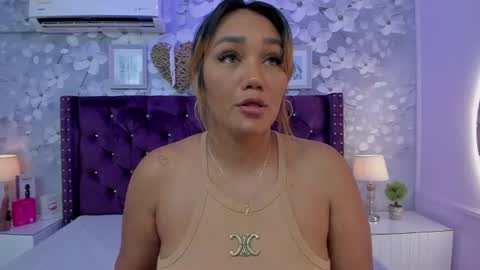 Snapshot of violeta_medina chatting on June 23, 3:15 am violeta_medina online show from June 23, 3:15 am