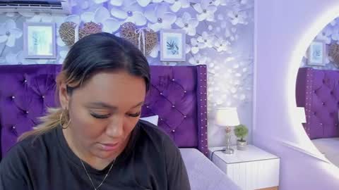 Snapshot of violeta_medina chatting on June 27, 3:00 am violeta_medina online show from June 27, 3:00 am