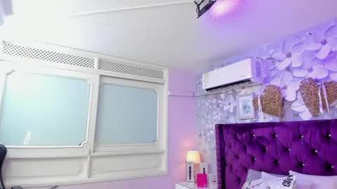 Snapshot of violeta_medina chatting on July 19, 2:59 am violeta_medina online show from July 19, 2:59 am