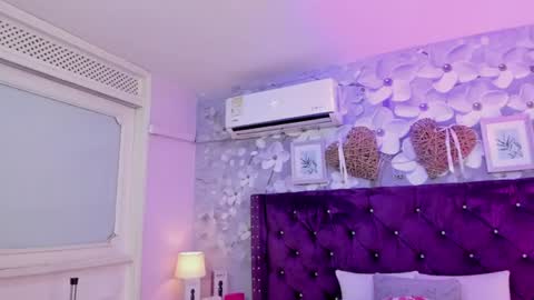 Snapshot of violeta_medina chatting on July 25, 2:53 am violeta_medina online show from July 25, 2:53 am