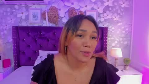Snapshot of violeta_medina chatting on August 1, 3:17 am violeta_medina online show from August 1, 3:17 am