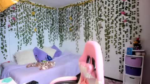 Snapshot of violeta_milleer chatting on November 22, 5:23 pm Violeta online show from November 22, 5:23 pm