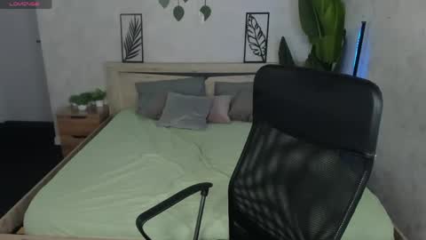 Snapshot of violeta_paul chatting on June 8, 1:28 am Violeta online show from June 8, 1:28 am
