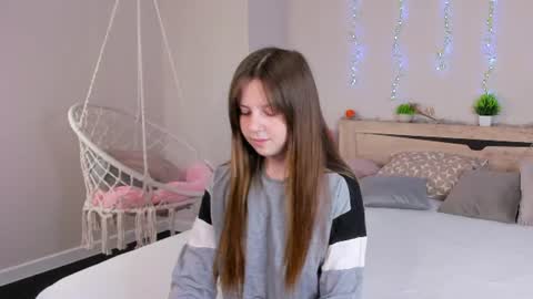 Snapshot of violeta_paul chatting on June 25, 9:14 am Violeta online show from June 25, 9:14 am