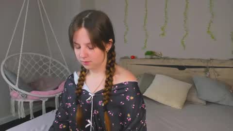 Snapshot of violeta_paul chatting on July 5, 9:05 am Violeta online show from July 5, 9:05 am