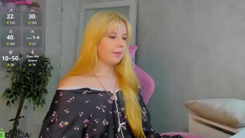 Snapshot of violeta_paul chatting on July 26, 1:14 am Violeta online show from July 26, 1:14 am