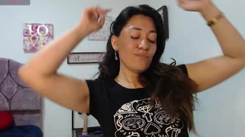 Snapshot of violeta_scott_ chatting on March 18, 3:37 pm violeta_scott_ online show from March 18, 3:37 pm