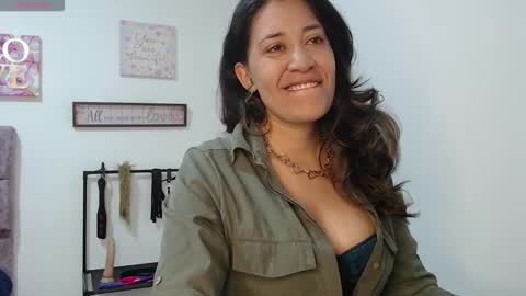 Snapshot of violeta_scott_ chatting on March 19, 1:37 pm violeta_scott_ online show from March 19, 1:37 pm